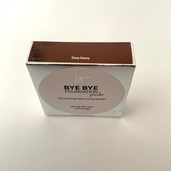 It Cosmetics Bye Bye Foundation Deep Ebony Powder - Picture 11 of 12